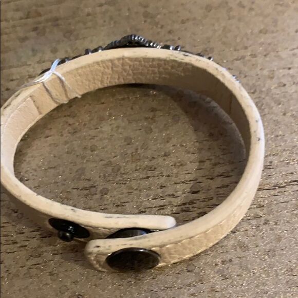 🎉Last deal 🎉Jessica Simpson stones bracelet - Picture 4 of 5